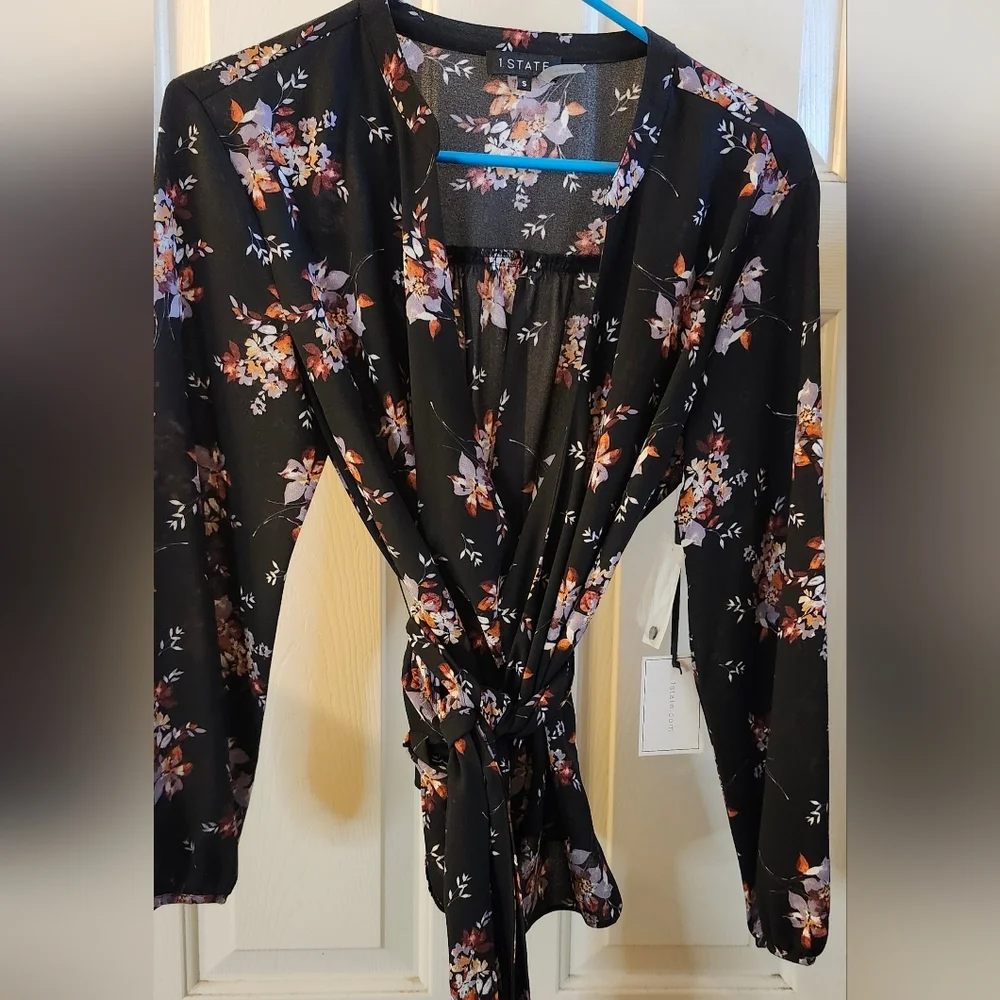 NWT Stunning Tie Front Shirt - Picture 3 of 5